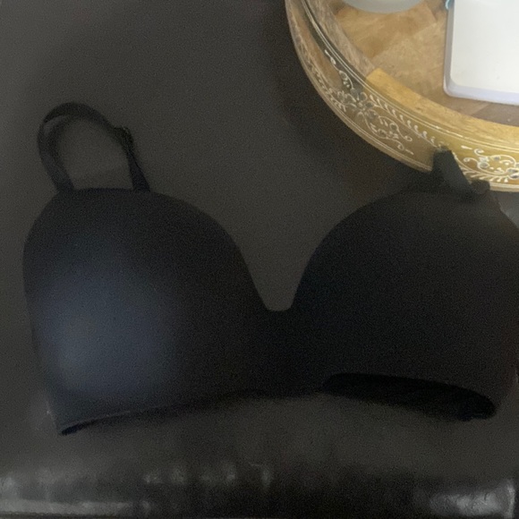 Victoria’s Secret 34DD LIKE NEW WIRELESS - Picture 1 of 3